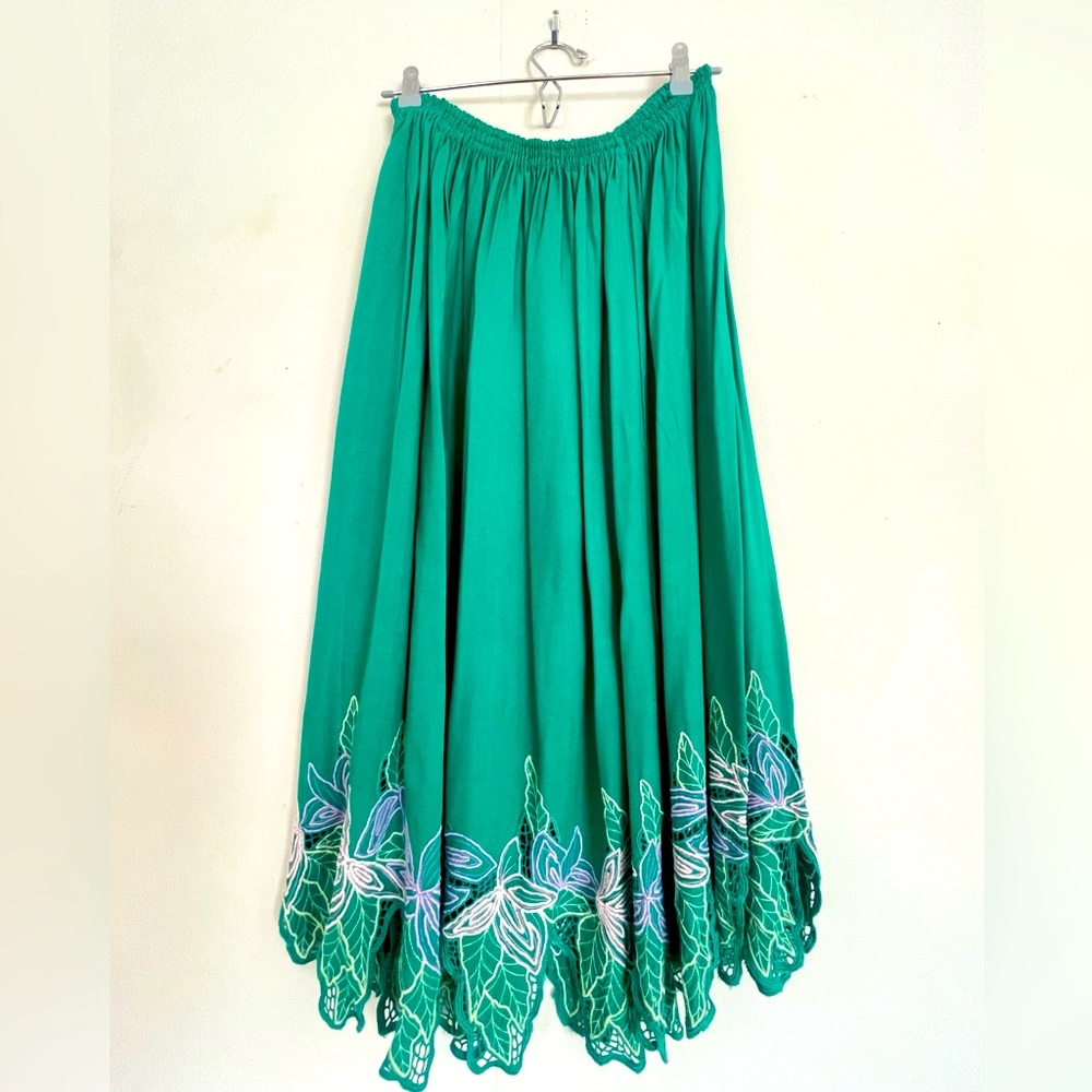 Perfect Vintage Embroidered Skirt